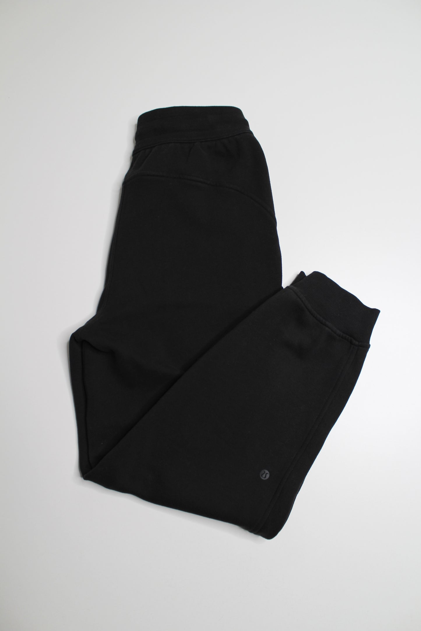 Lululemon black scuba relaxed high rise jogger, size 6 (28”)