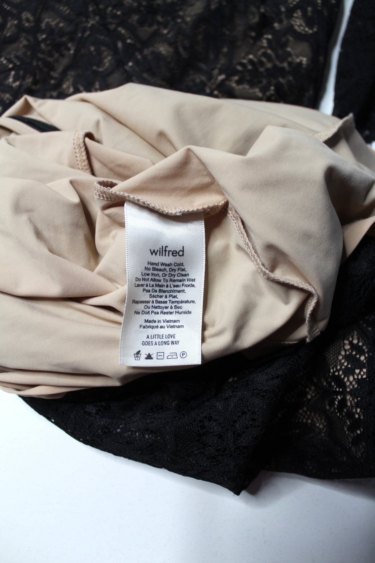 Aritzia Wilfred 'Janvry' black/nude v neck lace long sleeve dress, size 4 (size small)