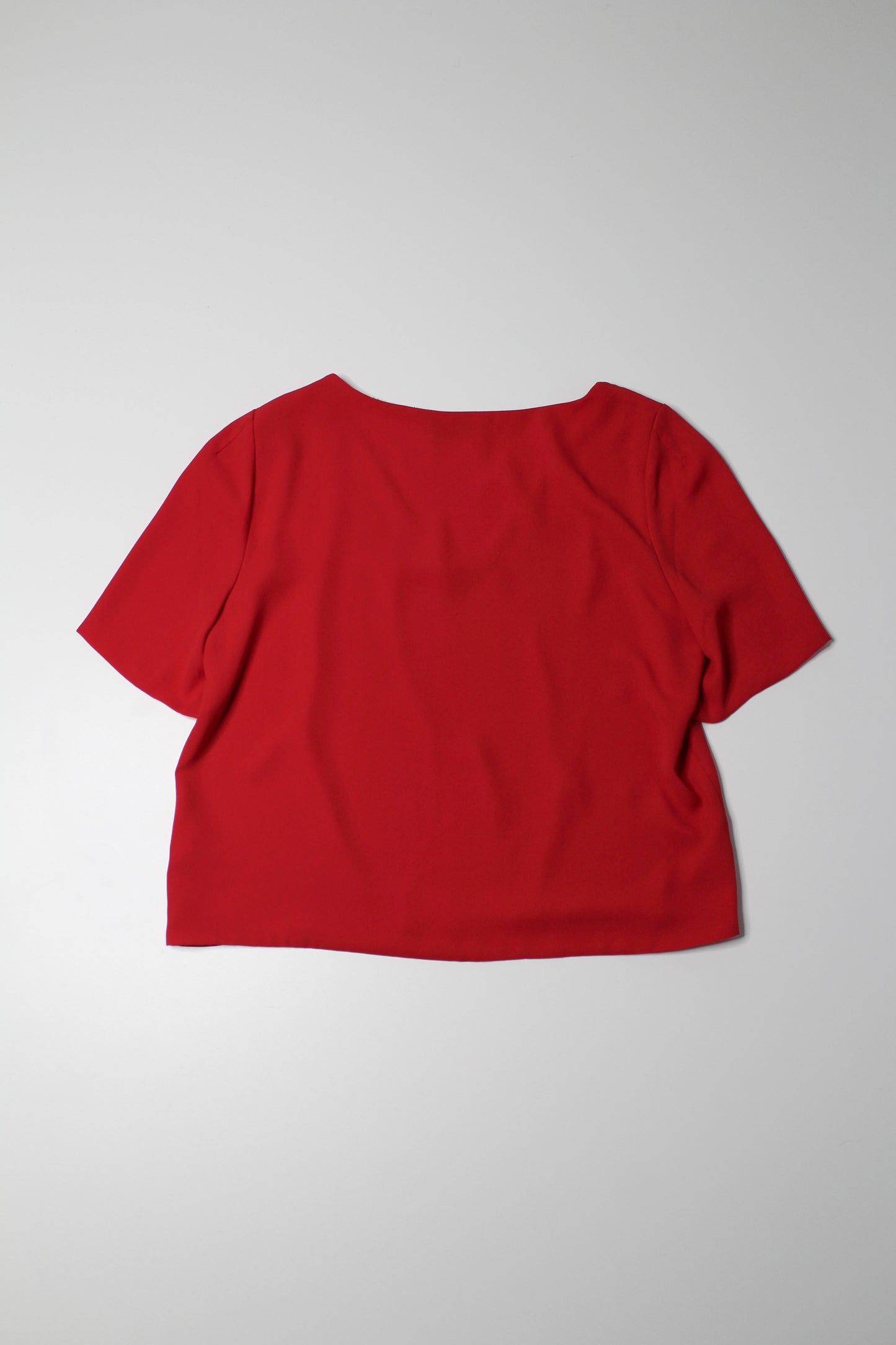 Aritzia babaton red randy short sleeve blouse, size small