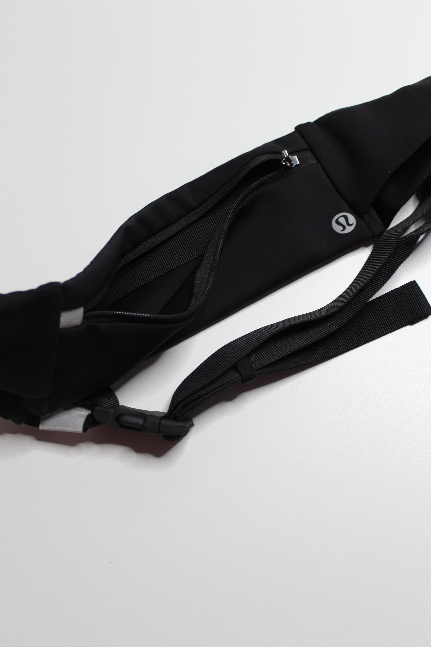 Lululemon black ‘fast and free’ run belt bag