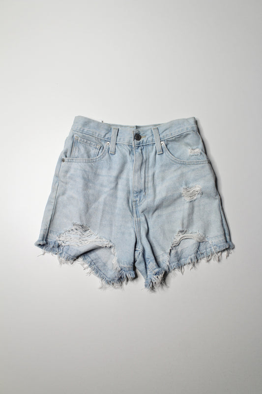 Levis ‘high waisted mom’ shorts, size 24