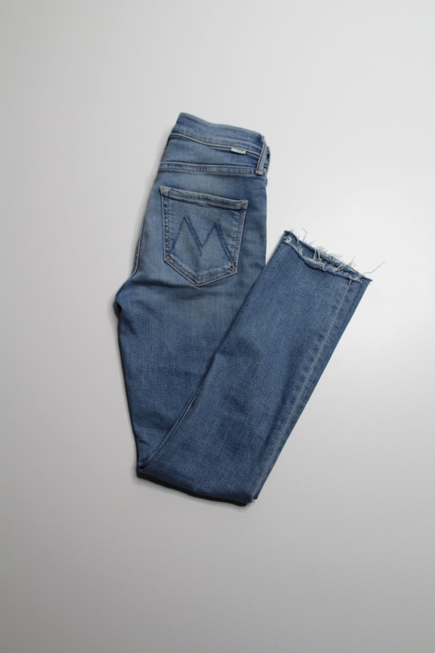Mother riding the cliffside midrise ‘dazzler ankle fray’ jeans, size 24 (fit like 25)