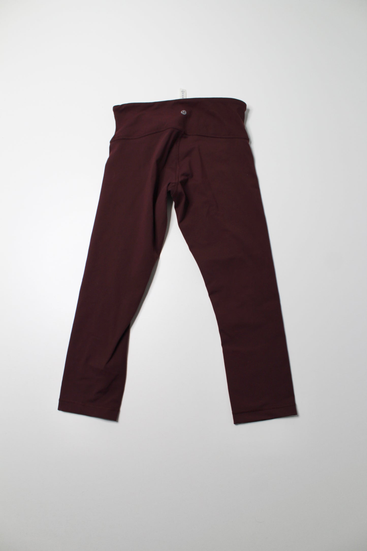 Lululemon maroon ‘wunder under’ crop legging, size 6 (21”) *regular rise