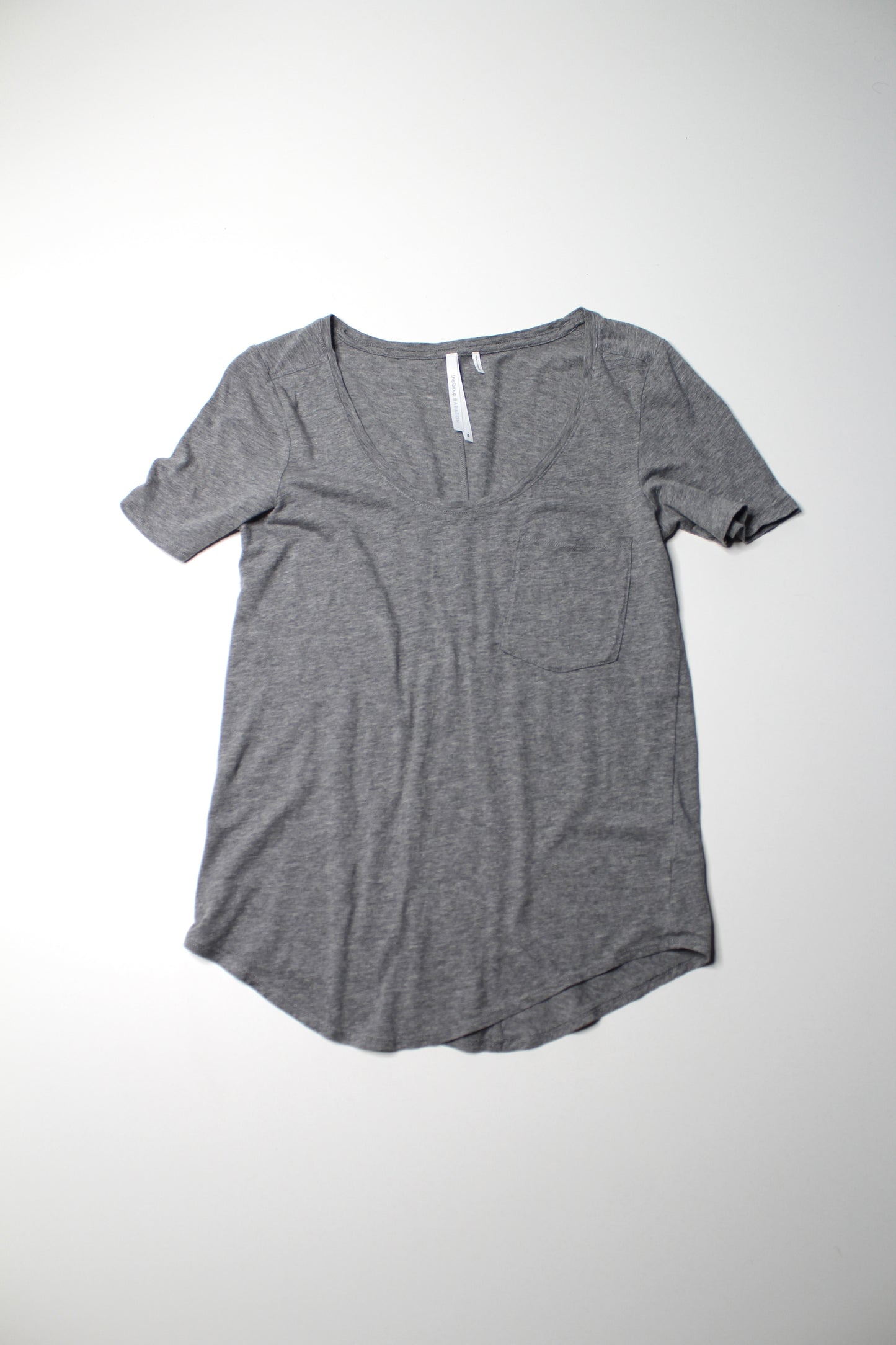 Aritzia Babaton The Group grey ‘everyday’ scoop neck t shirt, size xs (relaxed fit)