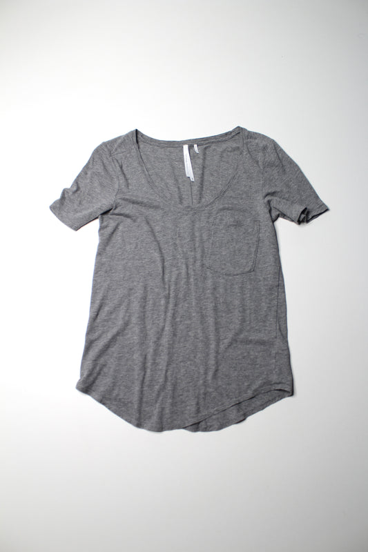 Aritzia Babaton The Group grey ‘everyday’ scoop neck t shirt, size xs (relaxed fit)