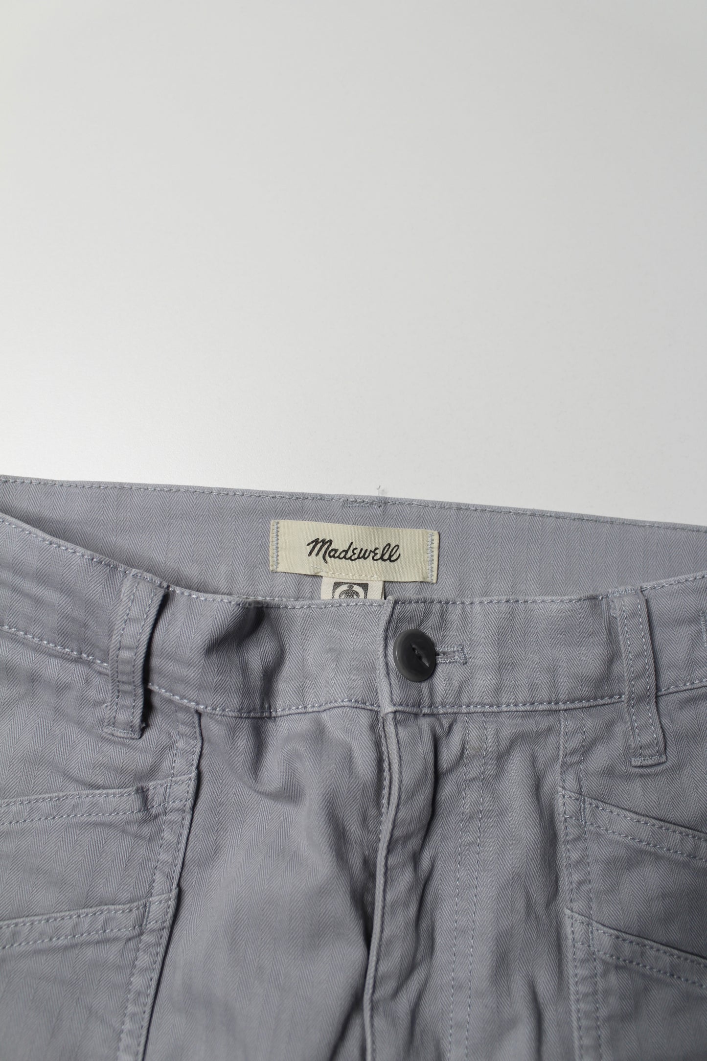 Madewell light grey ‘90s cargo straight leg pant, size 26 (additional 50% off at checkout)