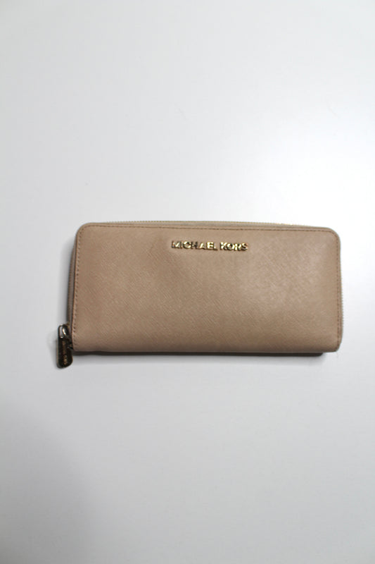 Michael Kors jet set travel zip around wallet