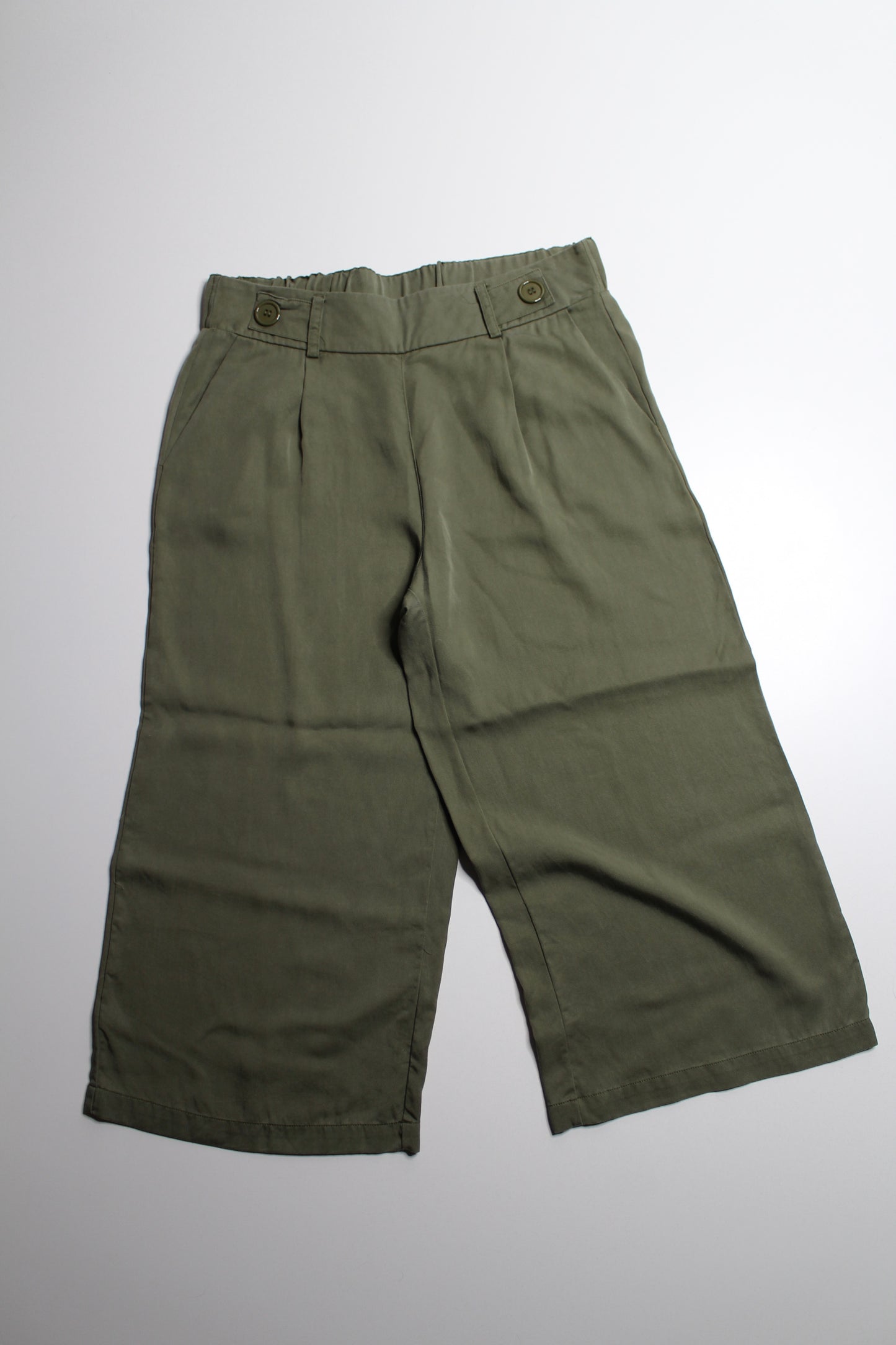 Press sage green tencel wide leg pull on cropped pant, size large