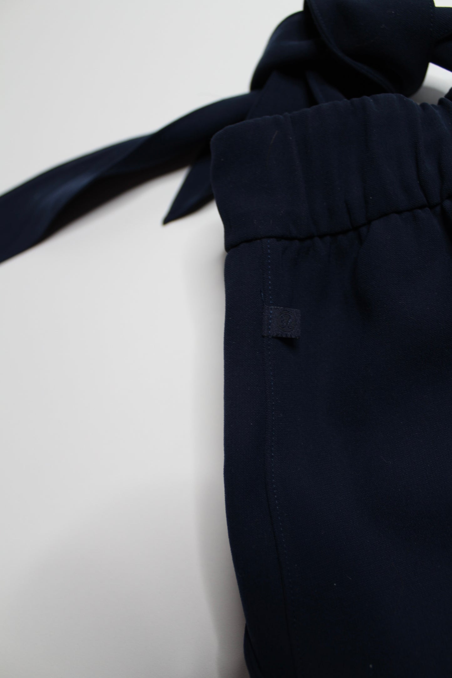 Lululemon true navy tie front belted ‘noir’ wide leg pant, size 8 (27”) (was $58)