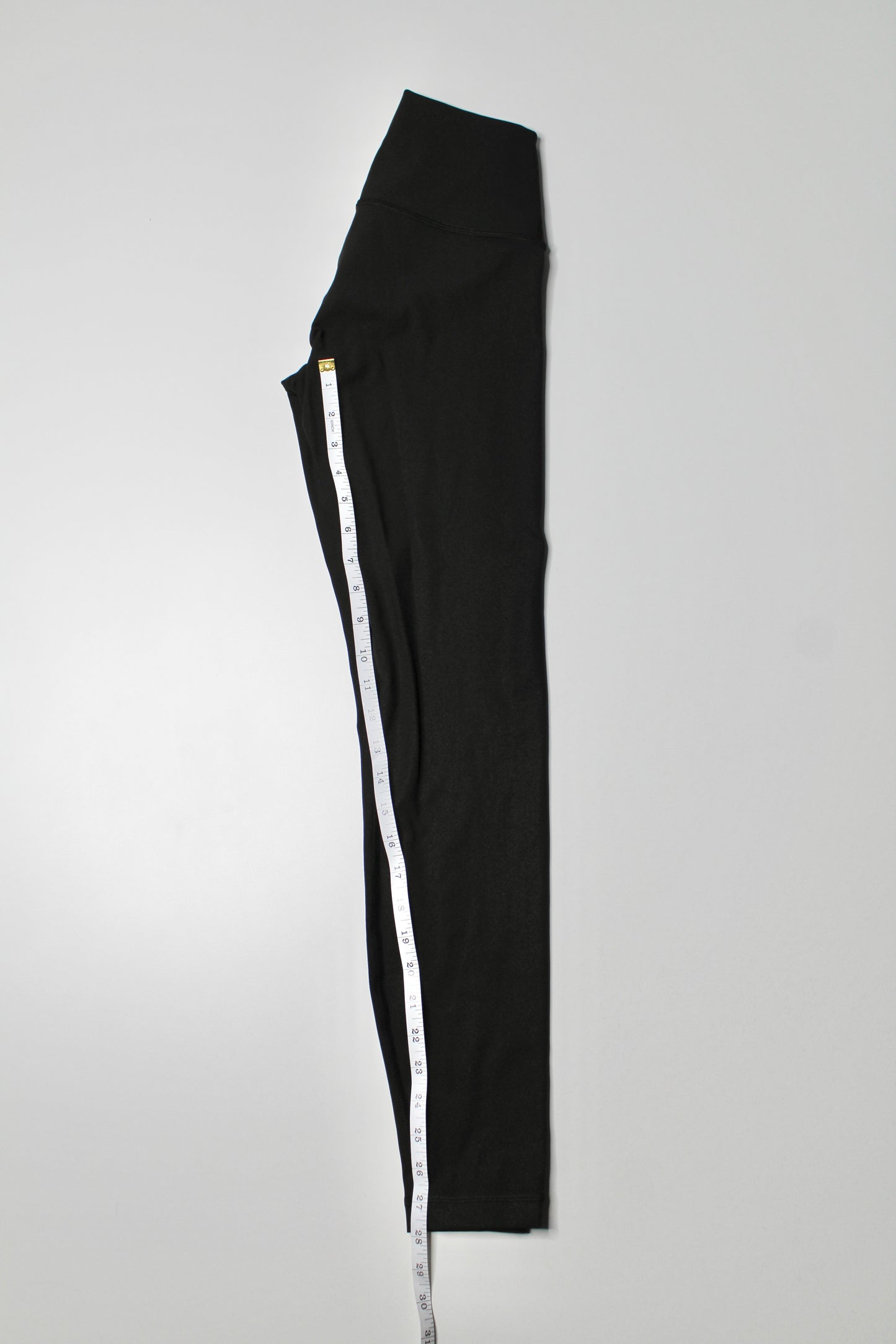Lululemon matte black foil ‘wunder under’ high-rise legging, size 4 (28”) *full on luxtreme (sale: was $50)