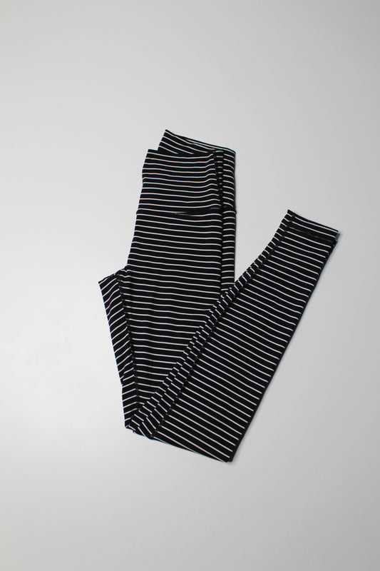 Lululemon black/white stripe hi-rise ‘wunder under’ legging, size 4