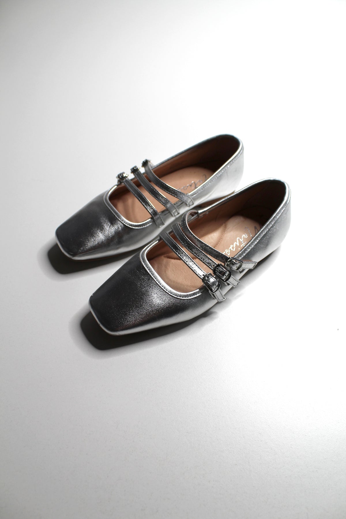 Anthropologie Matisse Nova metallic Mary Jane flats, size 6