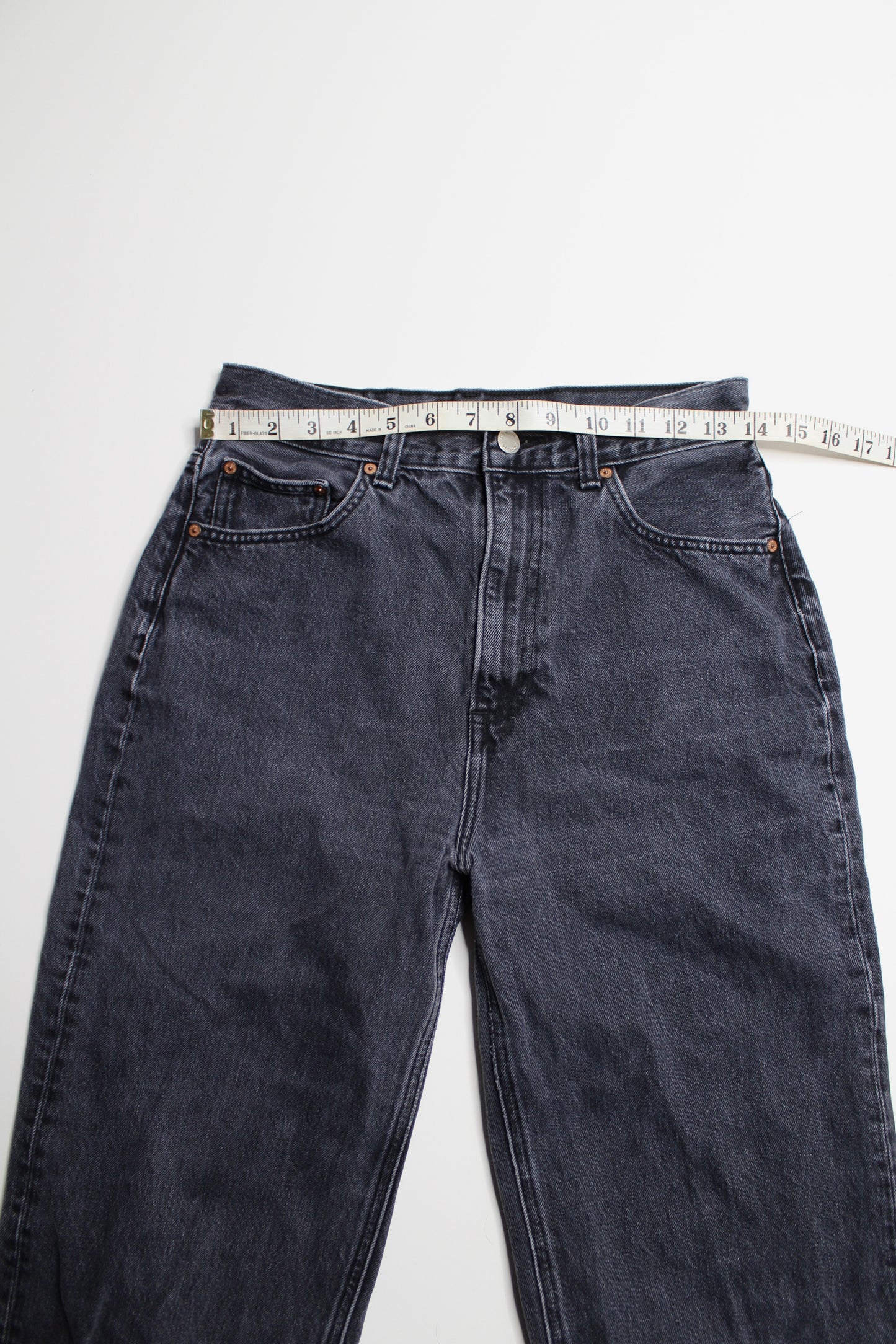 Aritzia Denim Forum black wash high rise ‘Gia carrot’ jean, size 27 (28L)