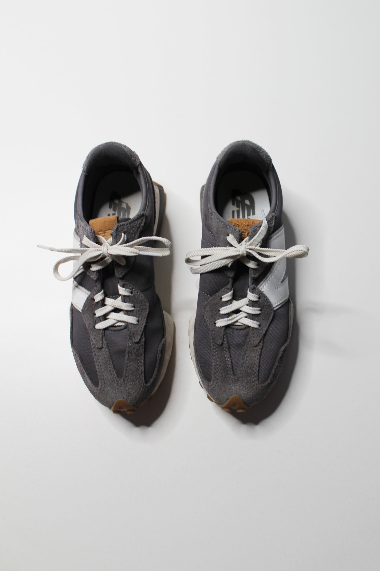 New Balance 327 running shoe, size 7.5