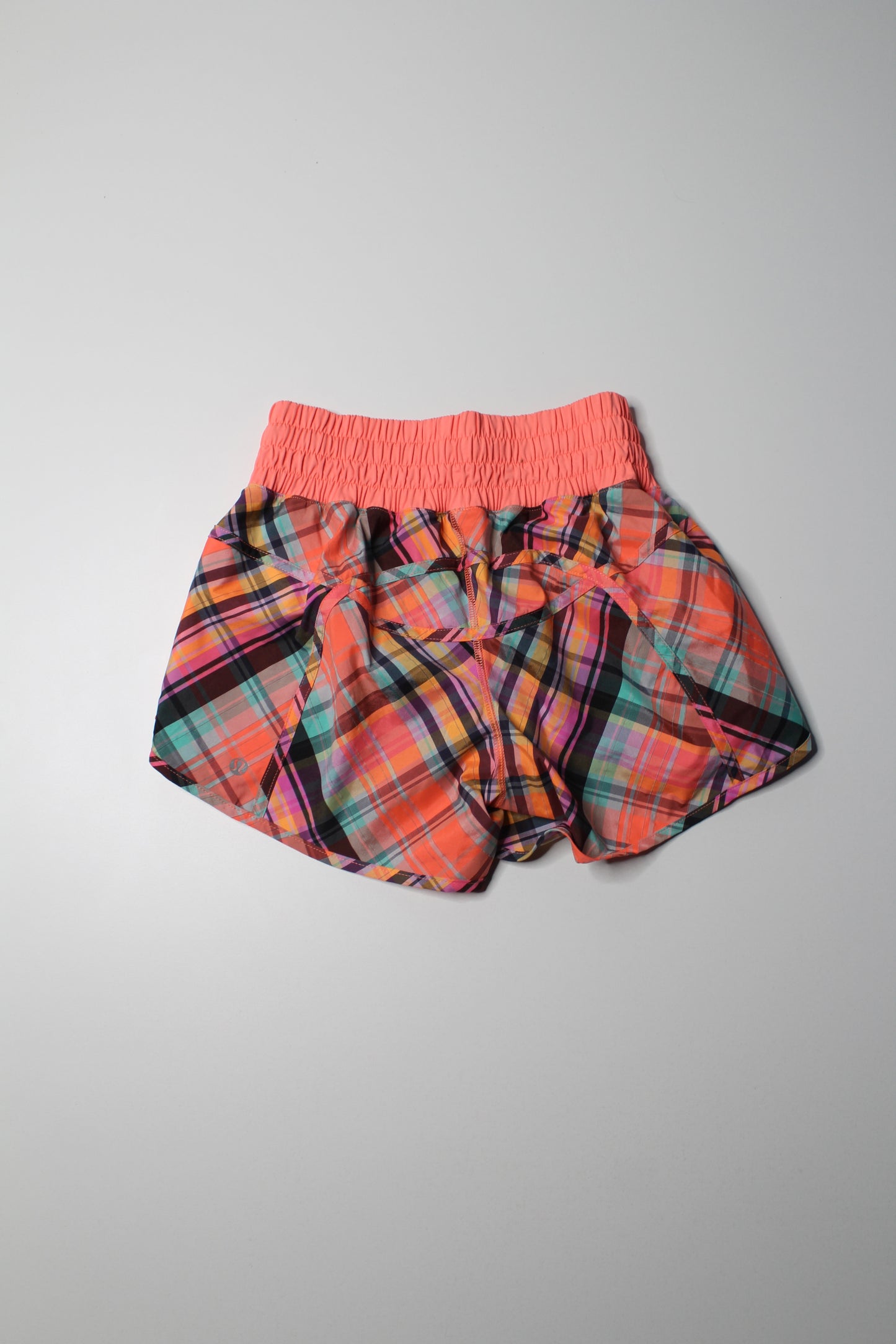 Lululemon rad plaid light flare reflective ‘tracker’ shorts, size 6