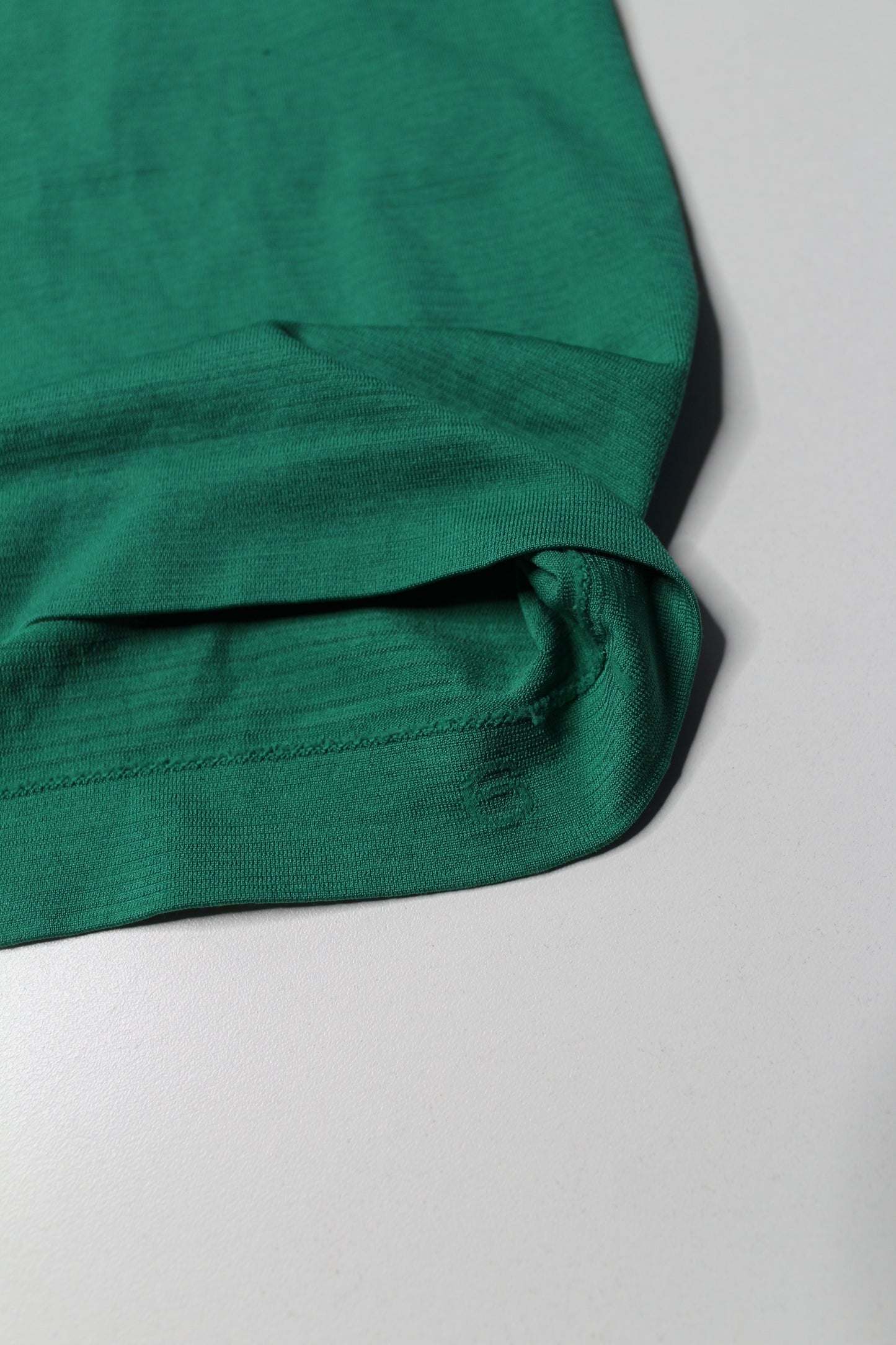 Lululemon cascadia ‘swiftly tech polo’ short sleeve, size 6