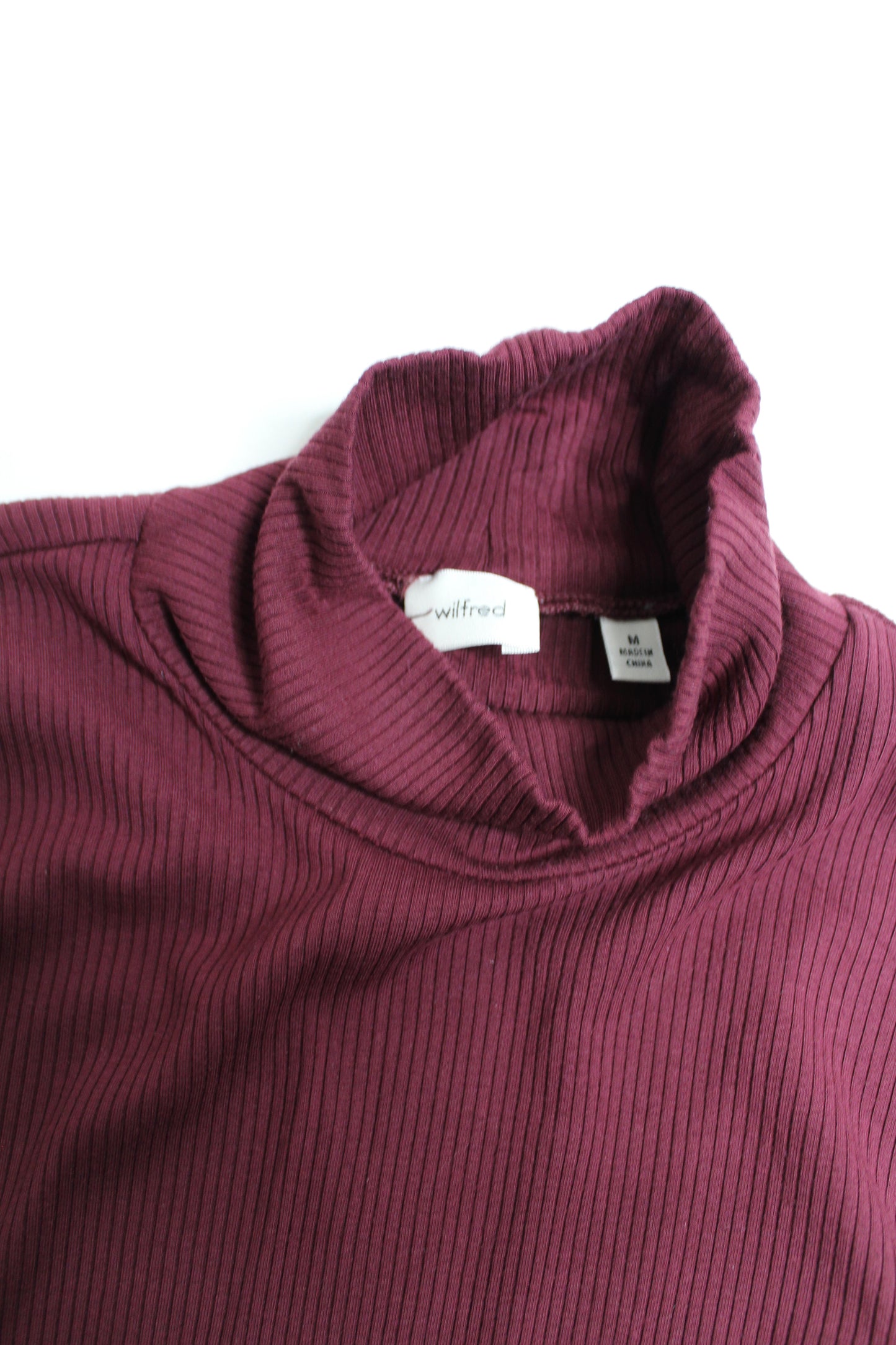 Aritzia wilfred spiced burgundy only ribbed turtleneck long sleeve, size medium