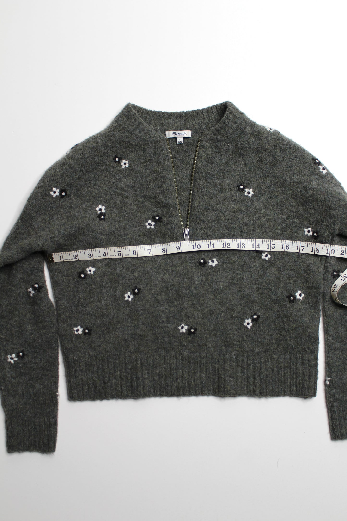 Madewell heathered basil embroidered enfield half-zip
Sweater, size small (relaxed fit)