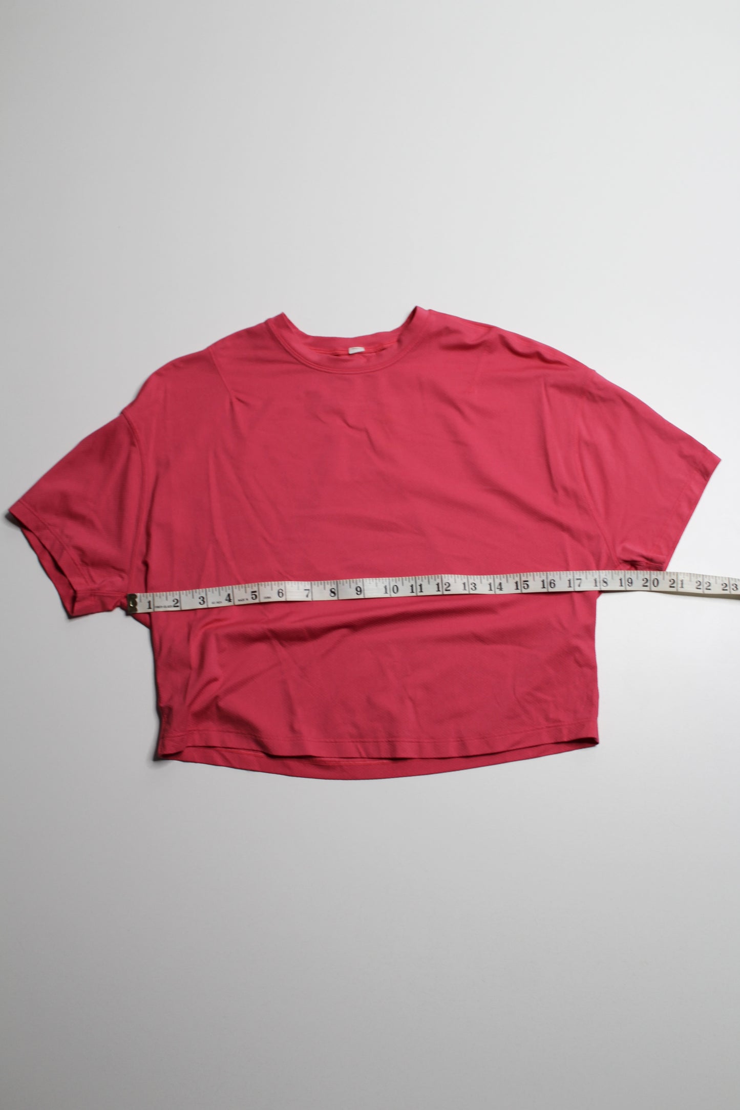 Lululemon run short sleeve, no size. Fits like 6