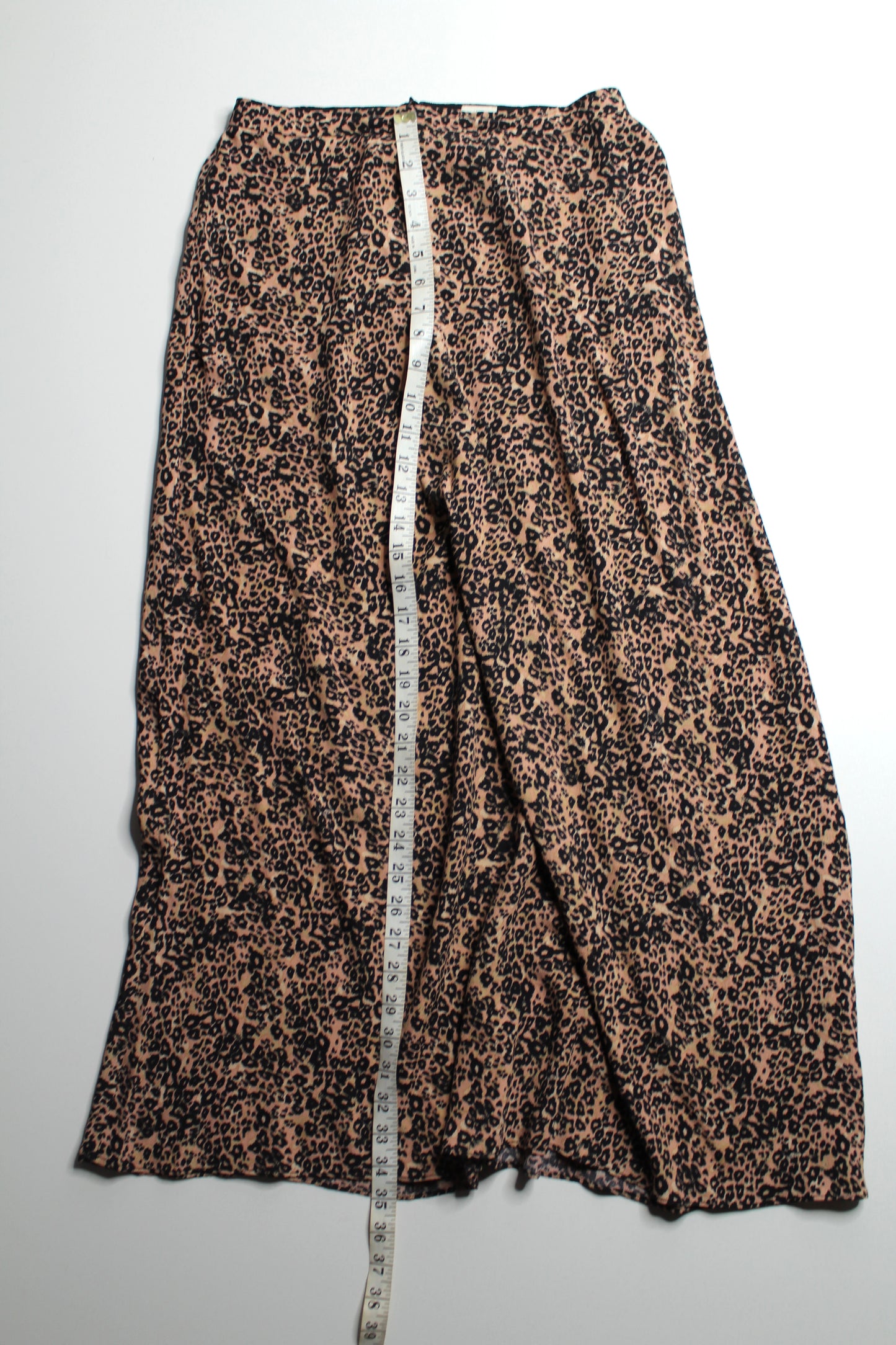 Aritzia Wilfred leopard print midi skirt, size 4