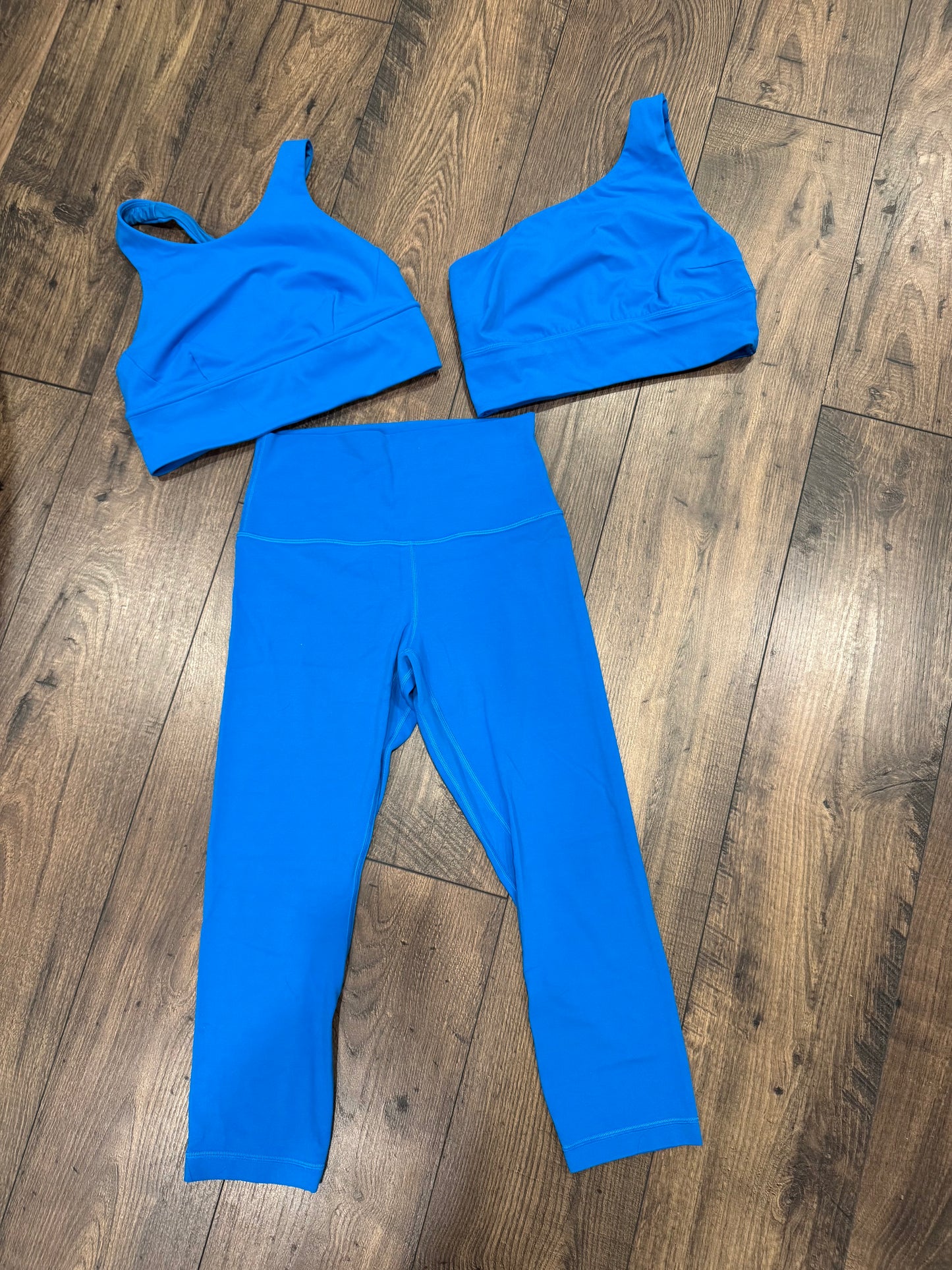 Lululemon poolside ‘align’ crop leggings, size 6 (21”)