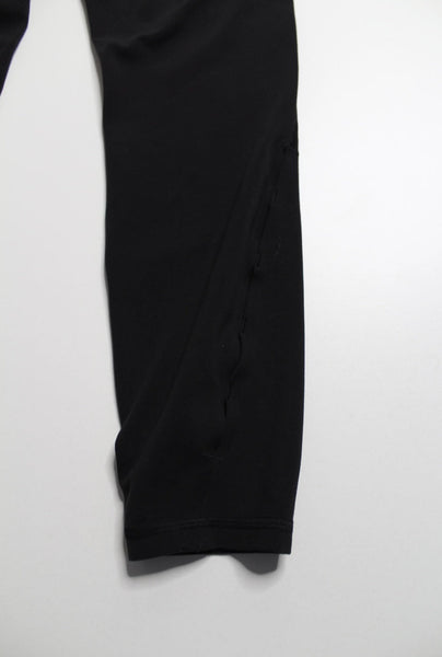 Lululemon black ‘high-rise unlimit’ tight, size 6 (25”) *keyhole