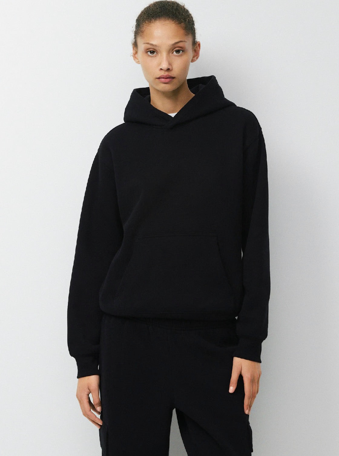 Aritzia TNA black cozy fleece perfect fit hoodie, size medium