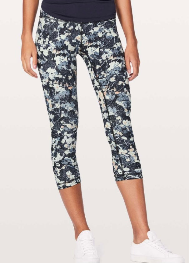 Lululemon spring bloom multi wunder under crop legging, size 6 (21”)  crop, size 6 (21”)