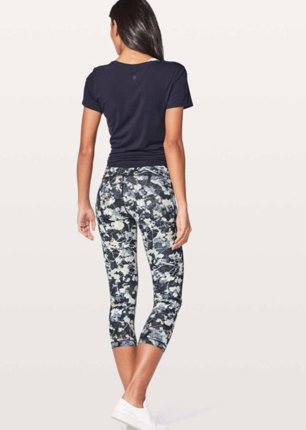 Lululemon spring bloom multi wunder under crop legging, size 6 (21”)  crop, size 6 (21”)