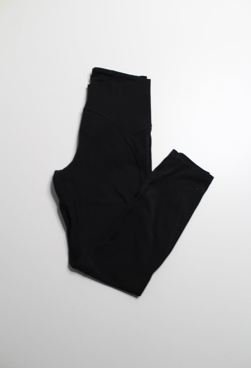 Lululemon black high-rise unlimit high rise tight, size 6 *keyhole (25")