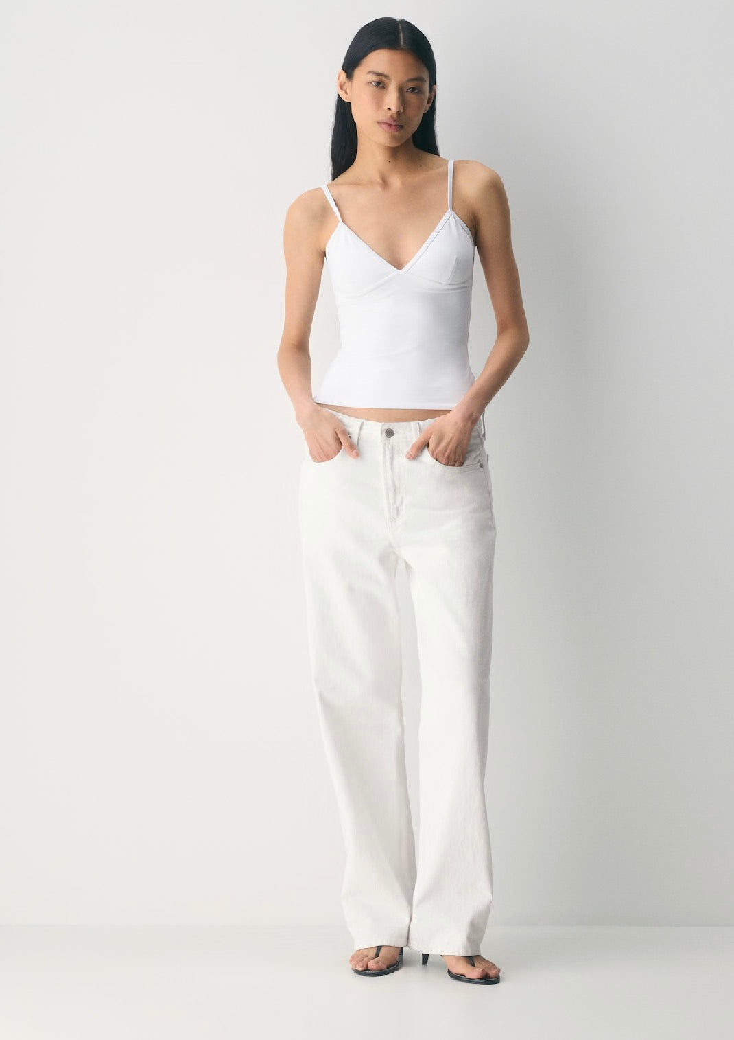 Aritzia white ‘contour’ tank, size large