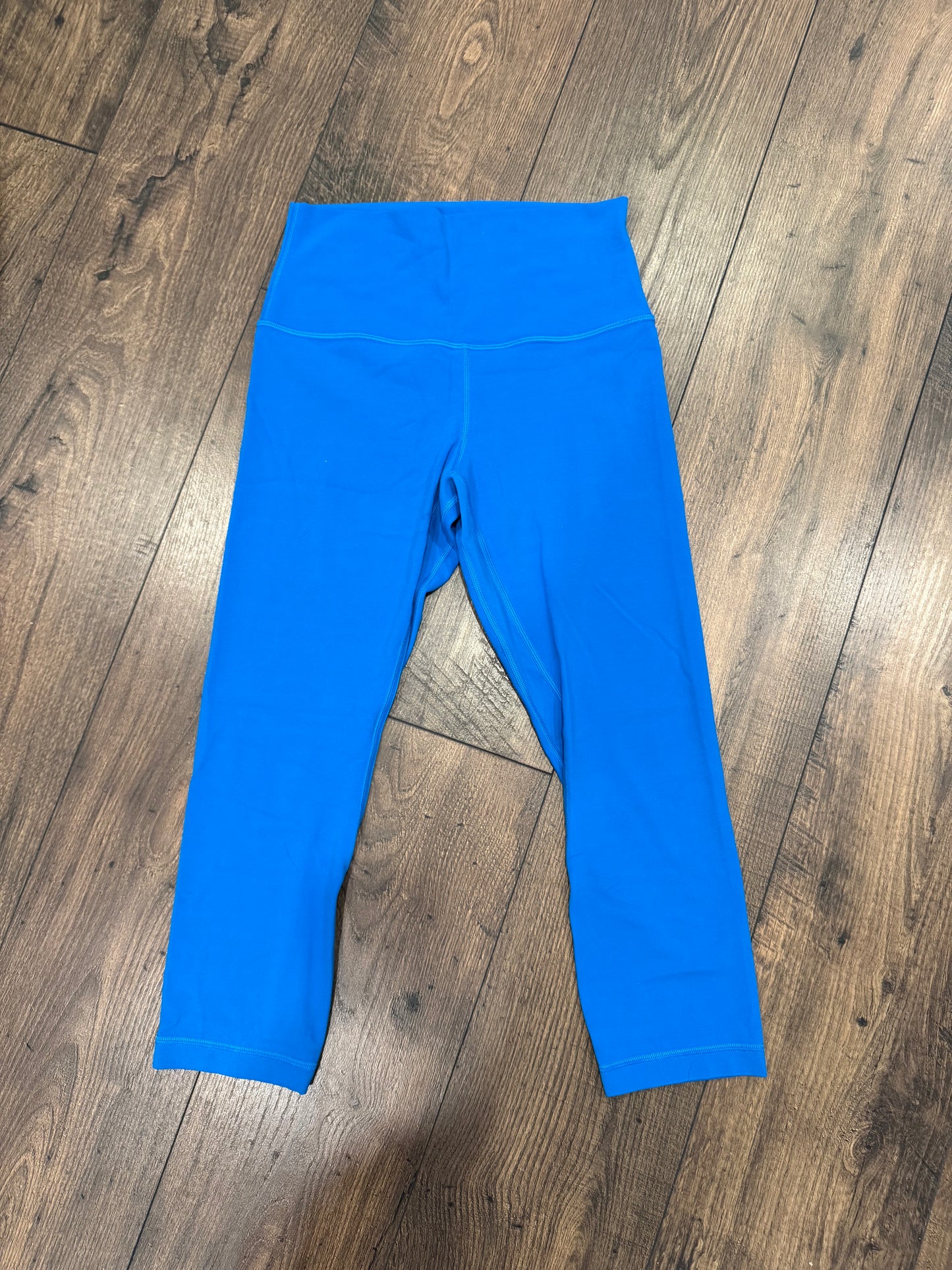 Lululemon poolside ‘align’ crop leggings, size 6 (21”)