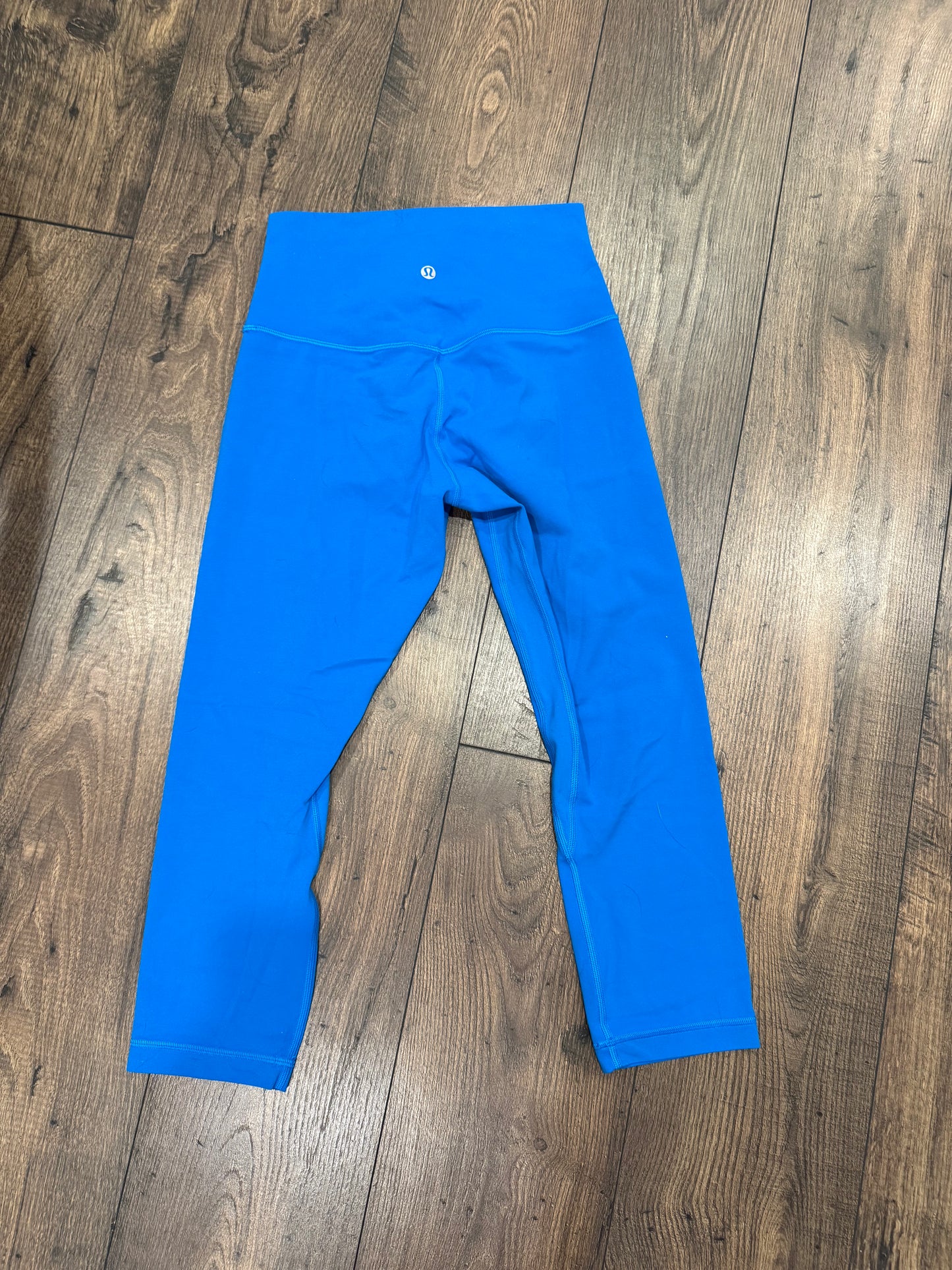 Lululemon poolside ‘align’ crop leggings, size 6 (21”)