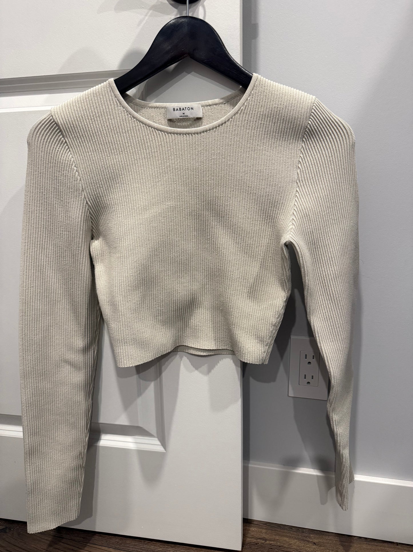 Aritzia Babaton bone ribbed sculpt knit long sleeve, size medium