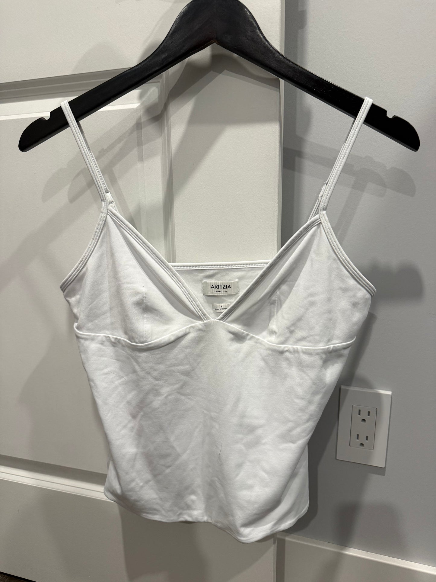 Aritzia white ‘contour’ tank, size large