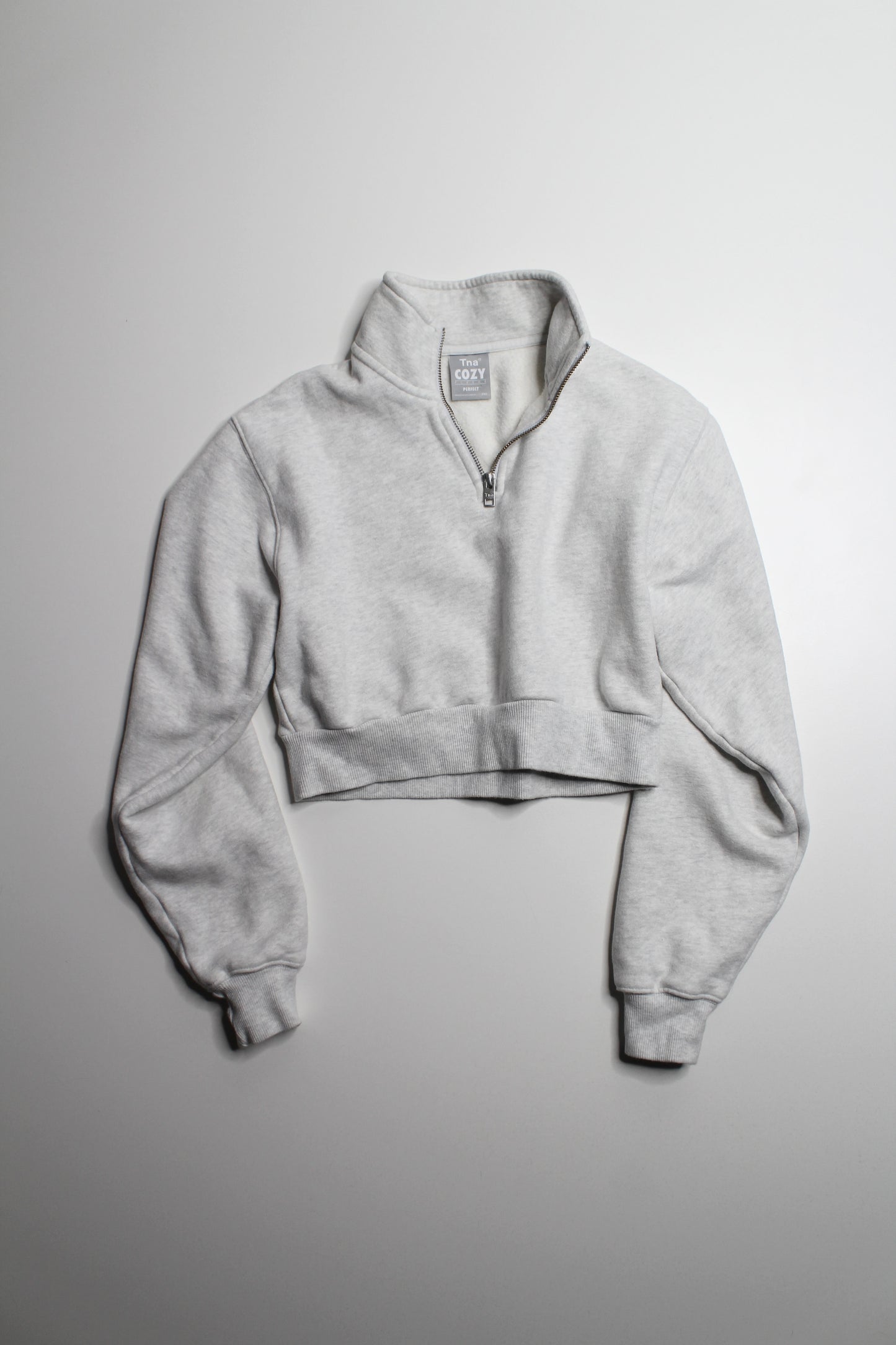 Aritzia TNA COZY light heathered grey cropped 1/2 zip sweatshirt, size xxs (loose fit)