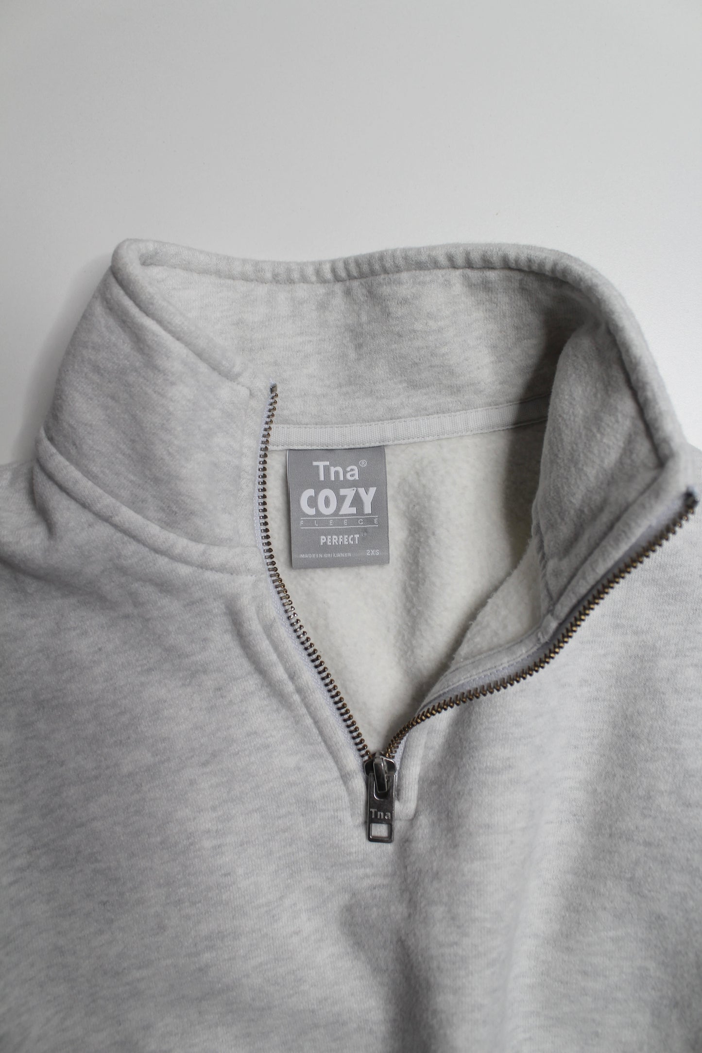 Aritzia TNA COZY light heathered grey cropped 1/2 zip sweatshirt, size xxs (loose fit)