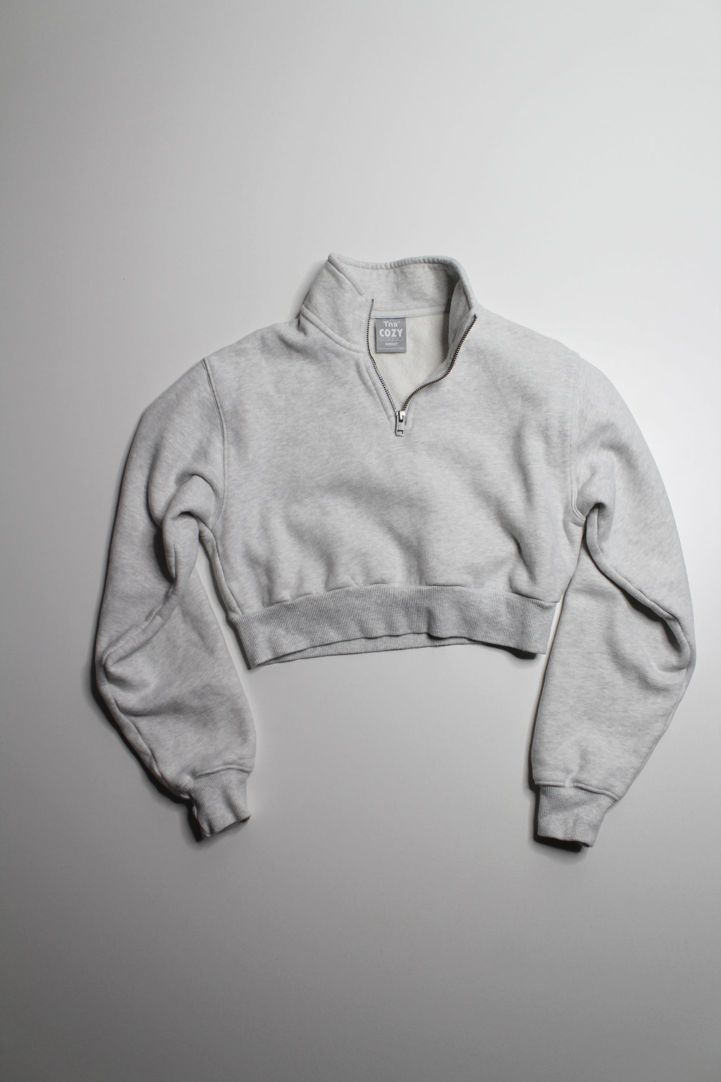 Aritzia TNA COZY light heathered grey cropped 1/2 zip sweatshirt, size xxs (loose fit)