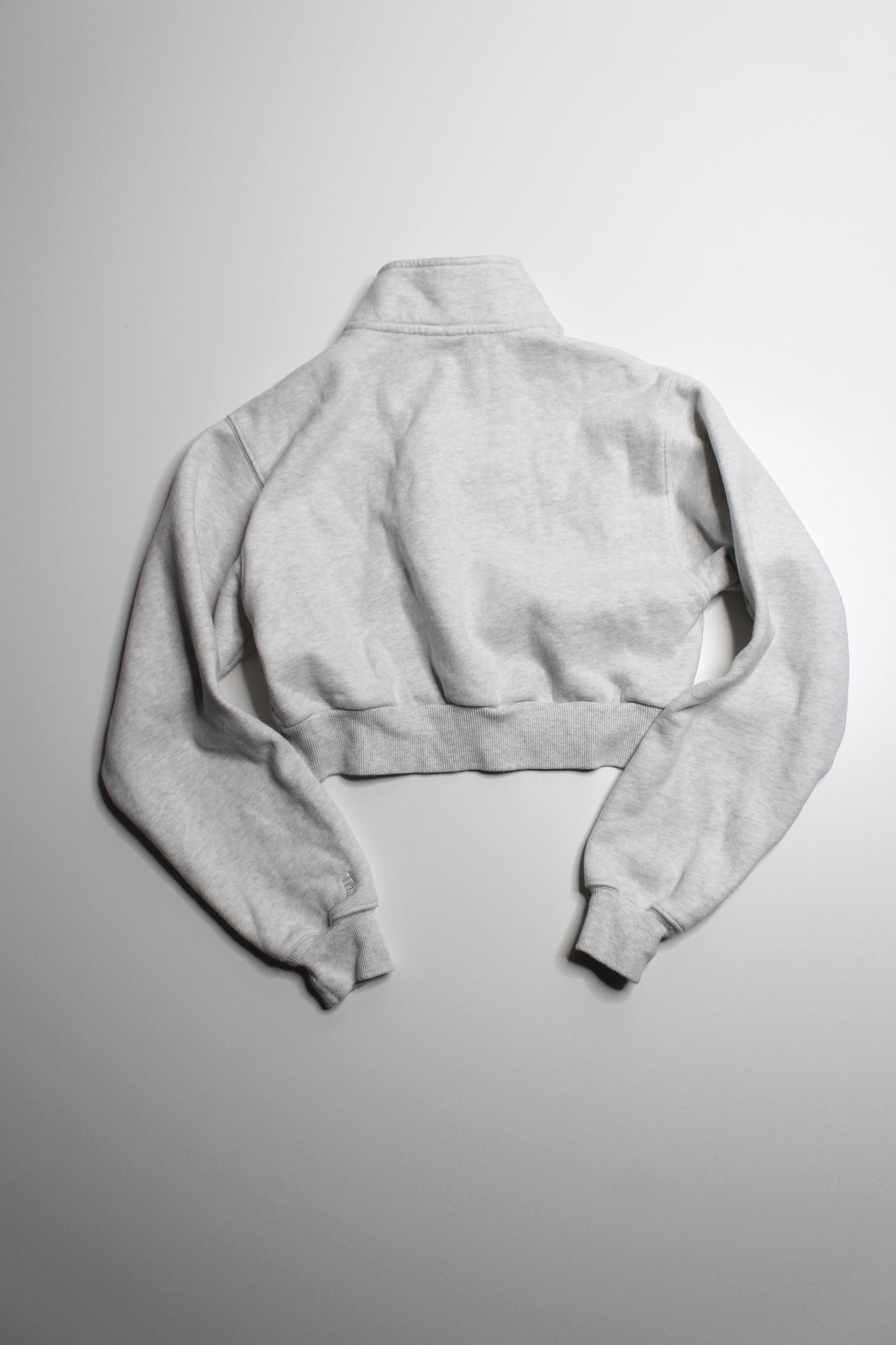 Aritzia TNA COZY light heathered grey cropped 1/2 zip sweatshirt, size xxs (loose fit)