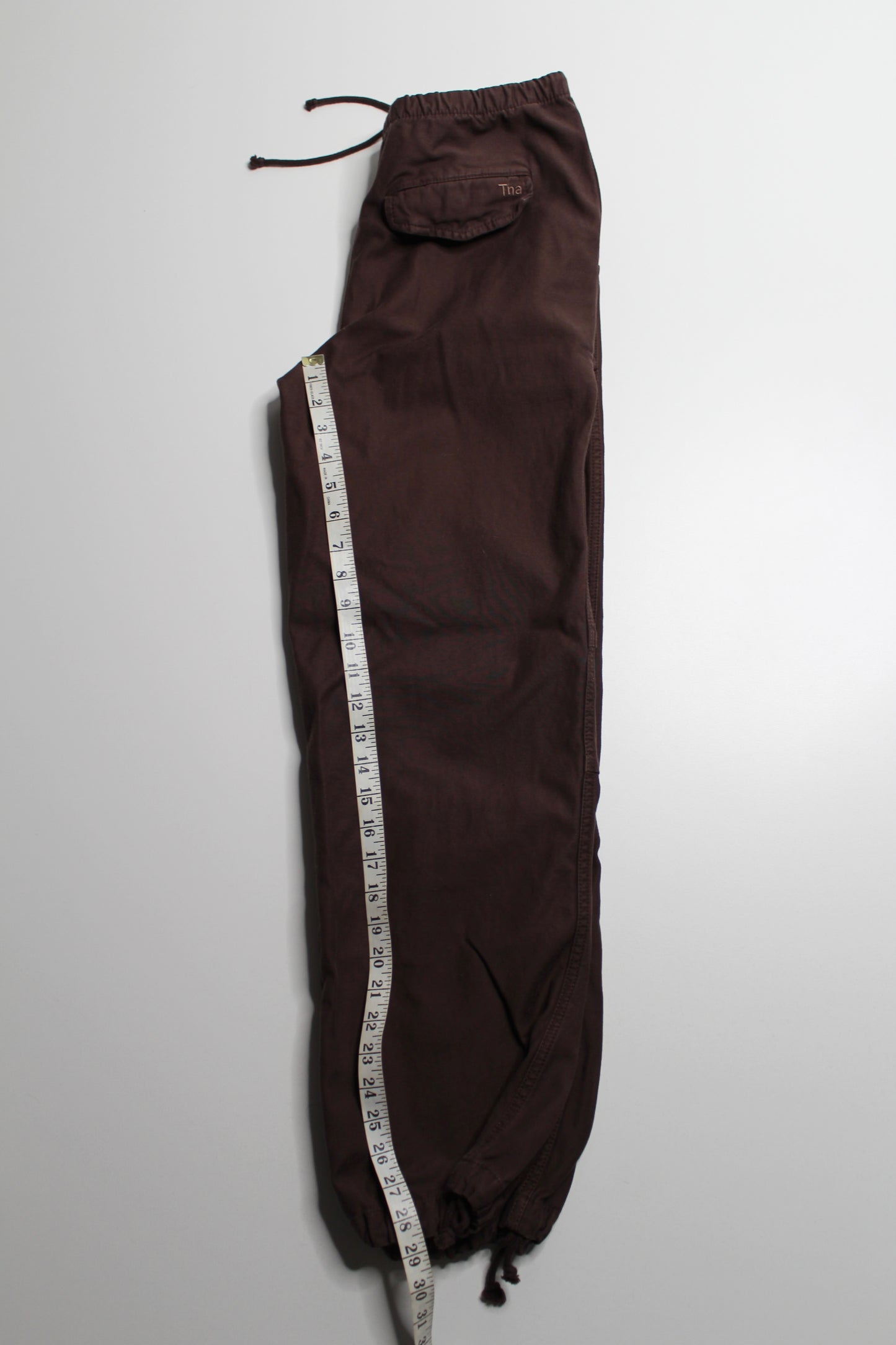 Aritzia TNA brown 'cache cargo' pant, size small