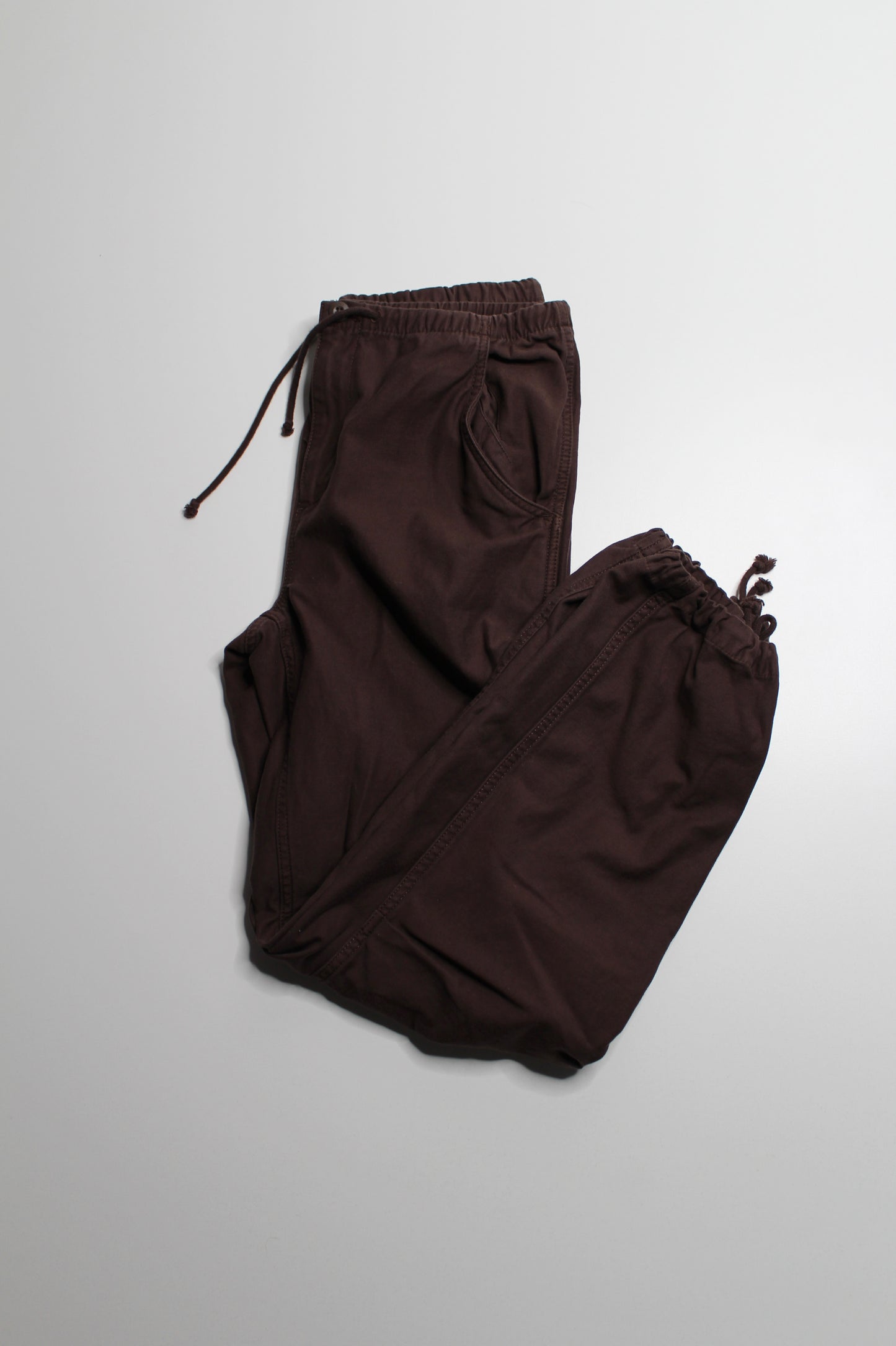 Aritzia TNA brown 'cache cargo' pant, size small