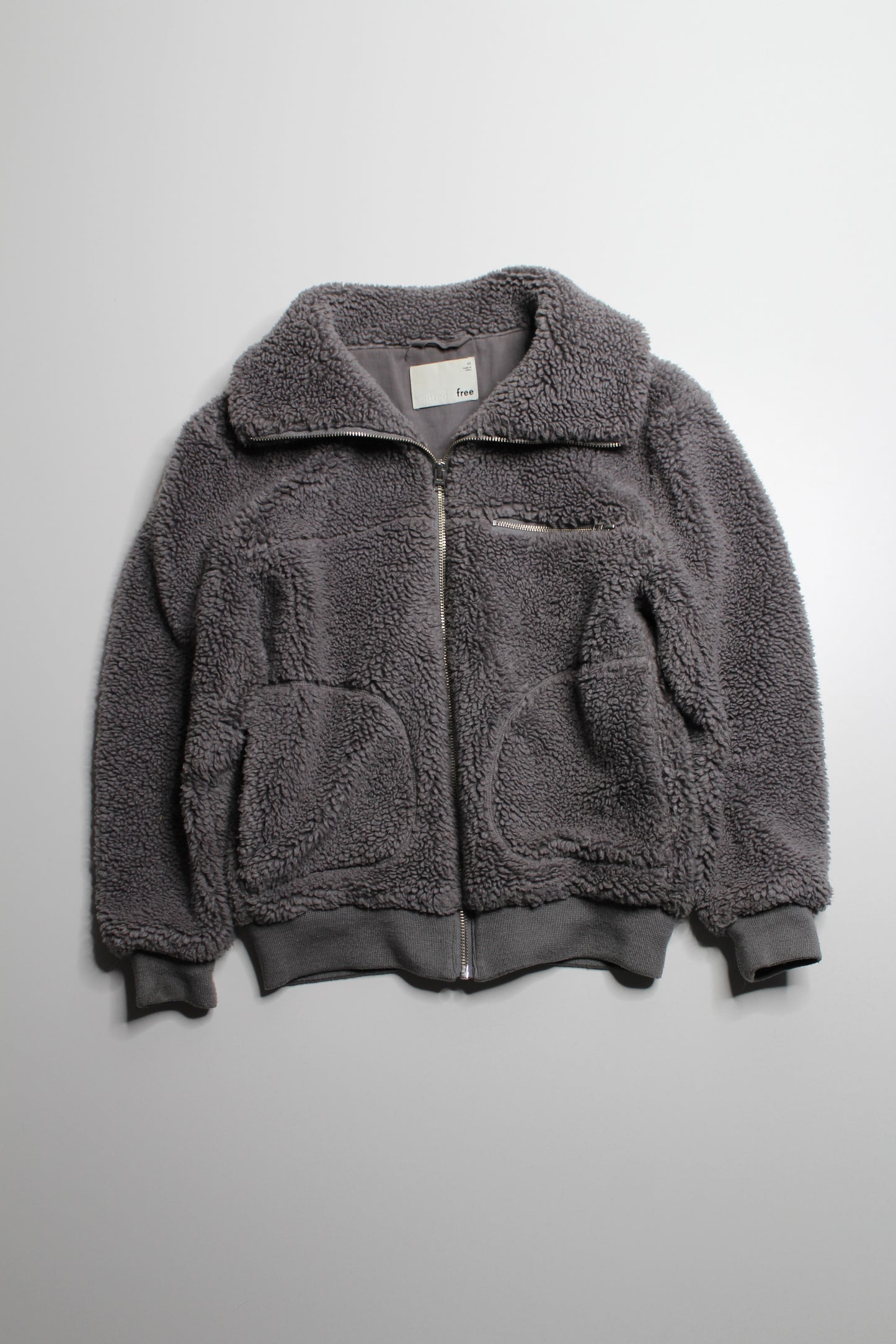 Aritzia Wilfred Free medium grey 'teddy' sherpa bomber  jacket, size xs (loose fit) Fits xs/small