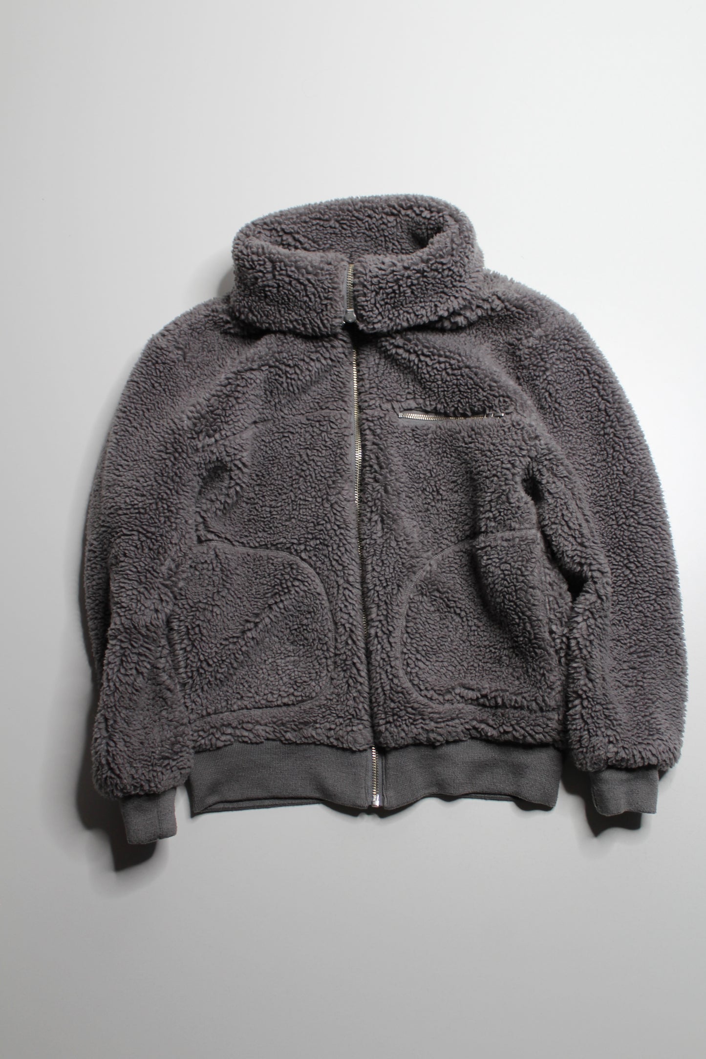 Aritzia Wilfred Free medium grey 'teddy' sherpa bomber  jacket, size xs (loose fit) Fits xs/small