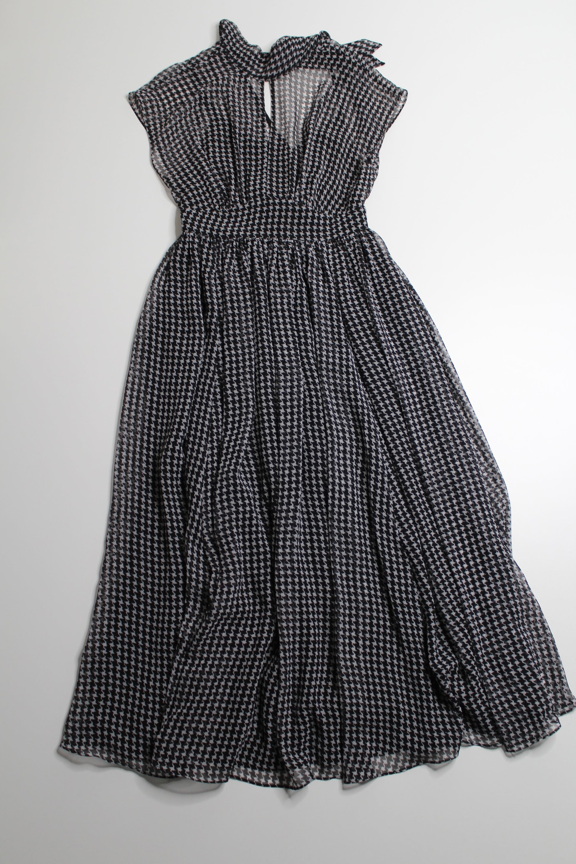 Kate Spade black/cream houndstooth chiffon dress, size 0 (fits like xs Belle Boutique Consignment Kate Spade black/cream houndstooth chiffon dress, size 0 (fits like xs Belle Boutique Consignment