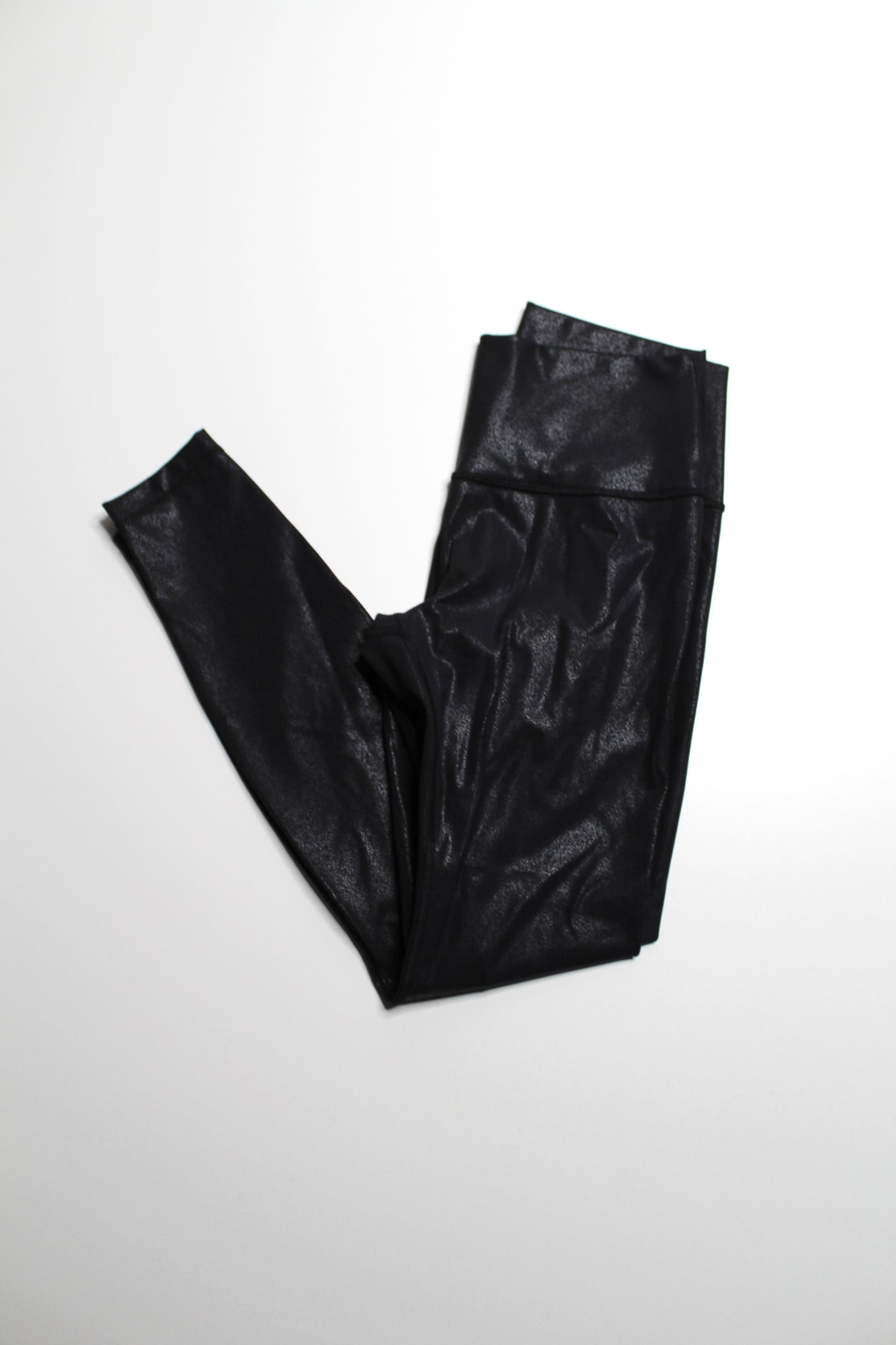 Lululemon black foil ‘wunder under’ legging, size 8 (25”)