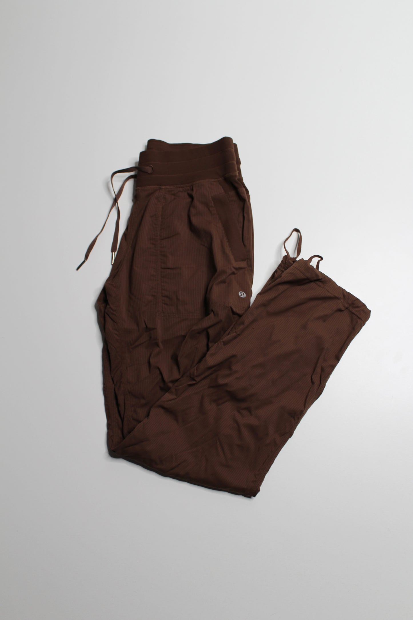 Lululemon lava cake mid rise ‘dance studio’ pant, size 6 (full length)