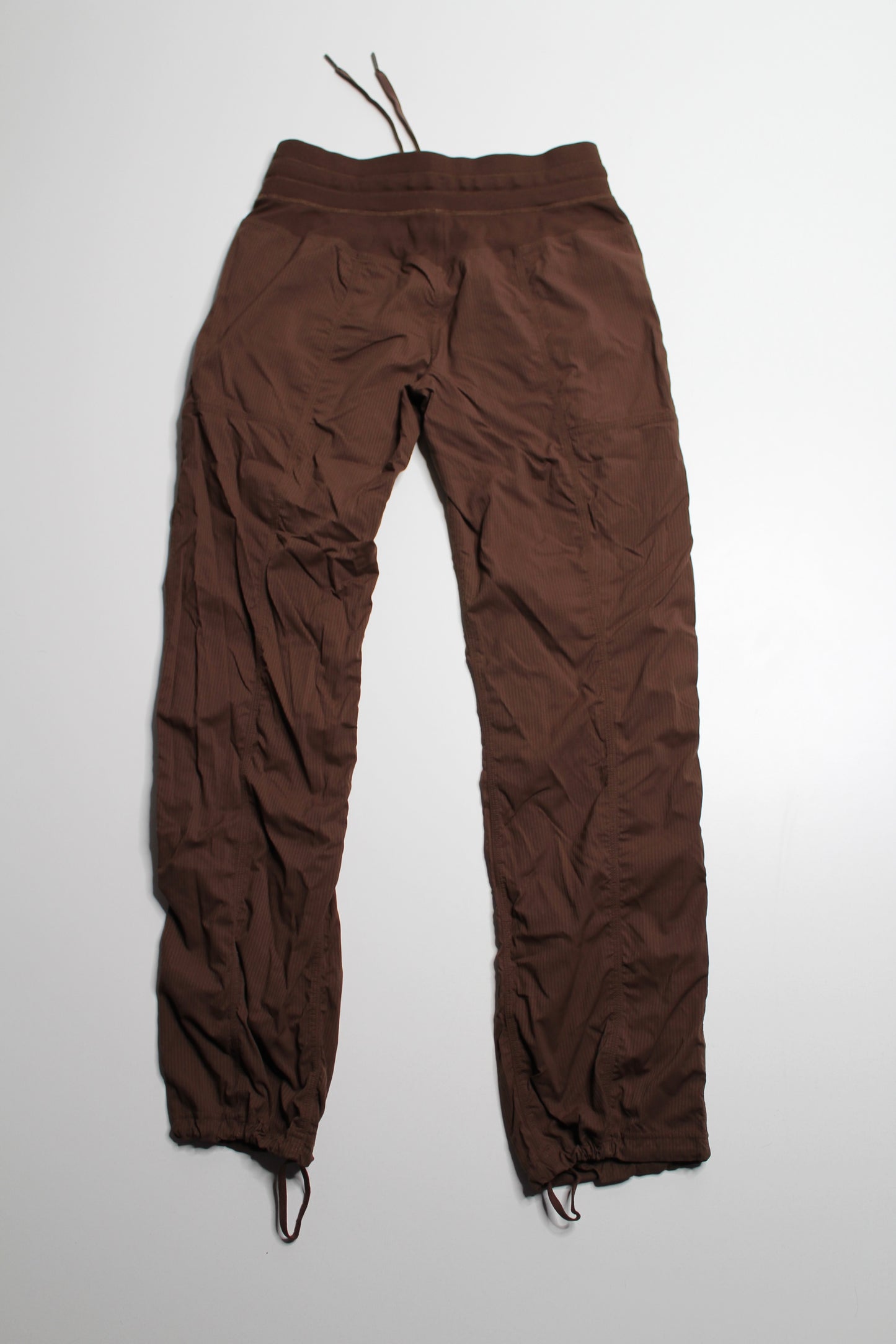 Lululemon lava cake mid rise ‘dance studio’ pant, size 6 (full length)