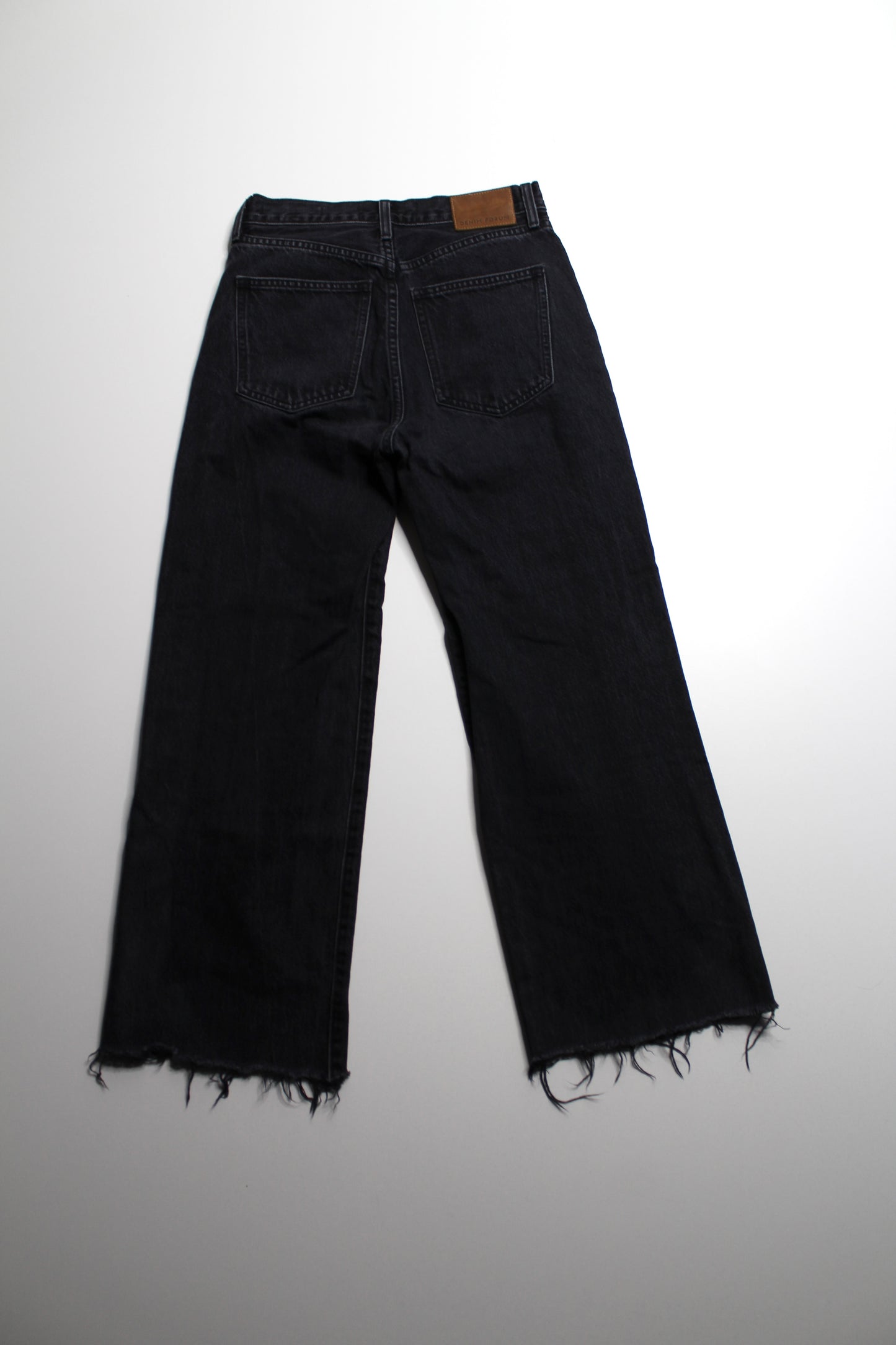 Aritzia Denim Forum black back ‘farrah’ high rise wide leg jeans, size 26 (25")