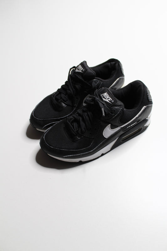 Nike black/white airmax running shoe, size 7.5 (fit like 7)