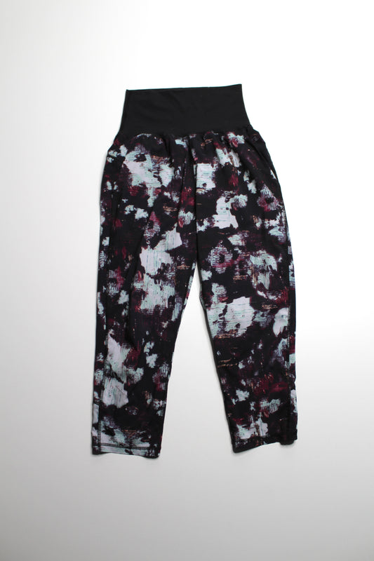 Lululemon kara blossom multi / black 'tranquil crop'  pant, size 4